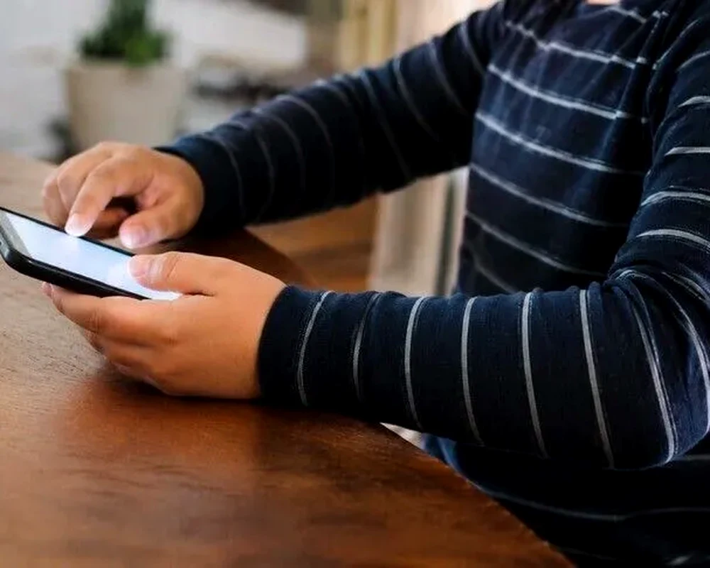 Sosyal medyada yaş doğrulamaya ilişkin yönetmelik yarın - Dosya Haber